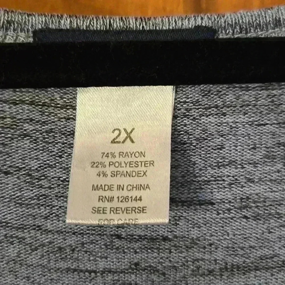 V-Neck Tee With Rolled Sleeves - Picture 3 of 5